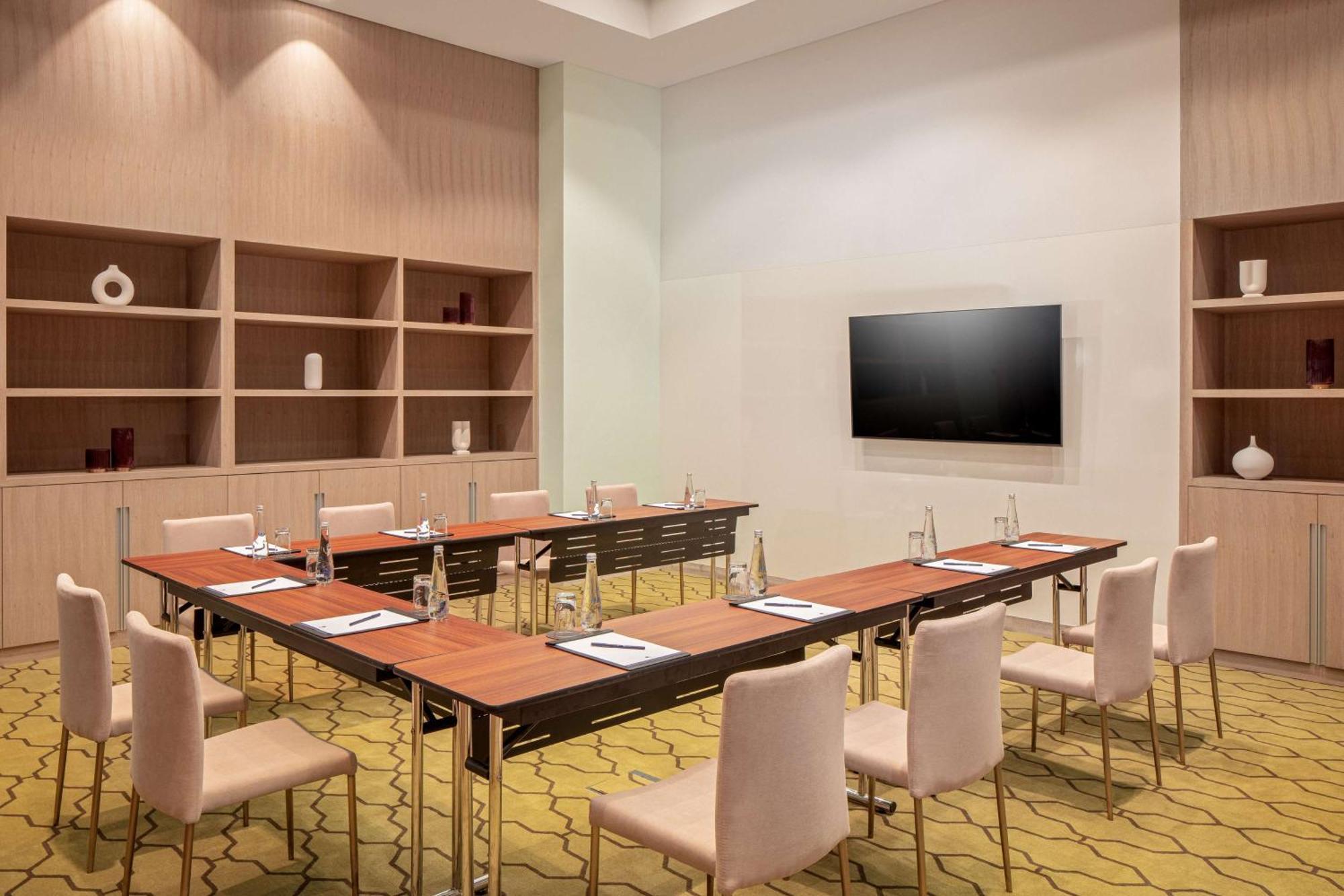 Doubletree By Hilton Fujairah City المظهر الخارجي الصورة Meeting room
