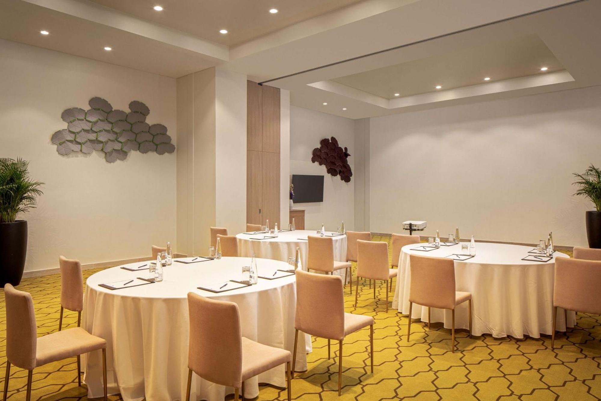 Doubletree By Hilton Fujairah City المظهر الخارجي الصورة Meeting room