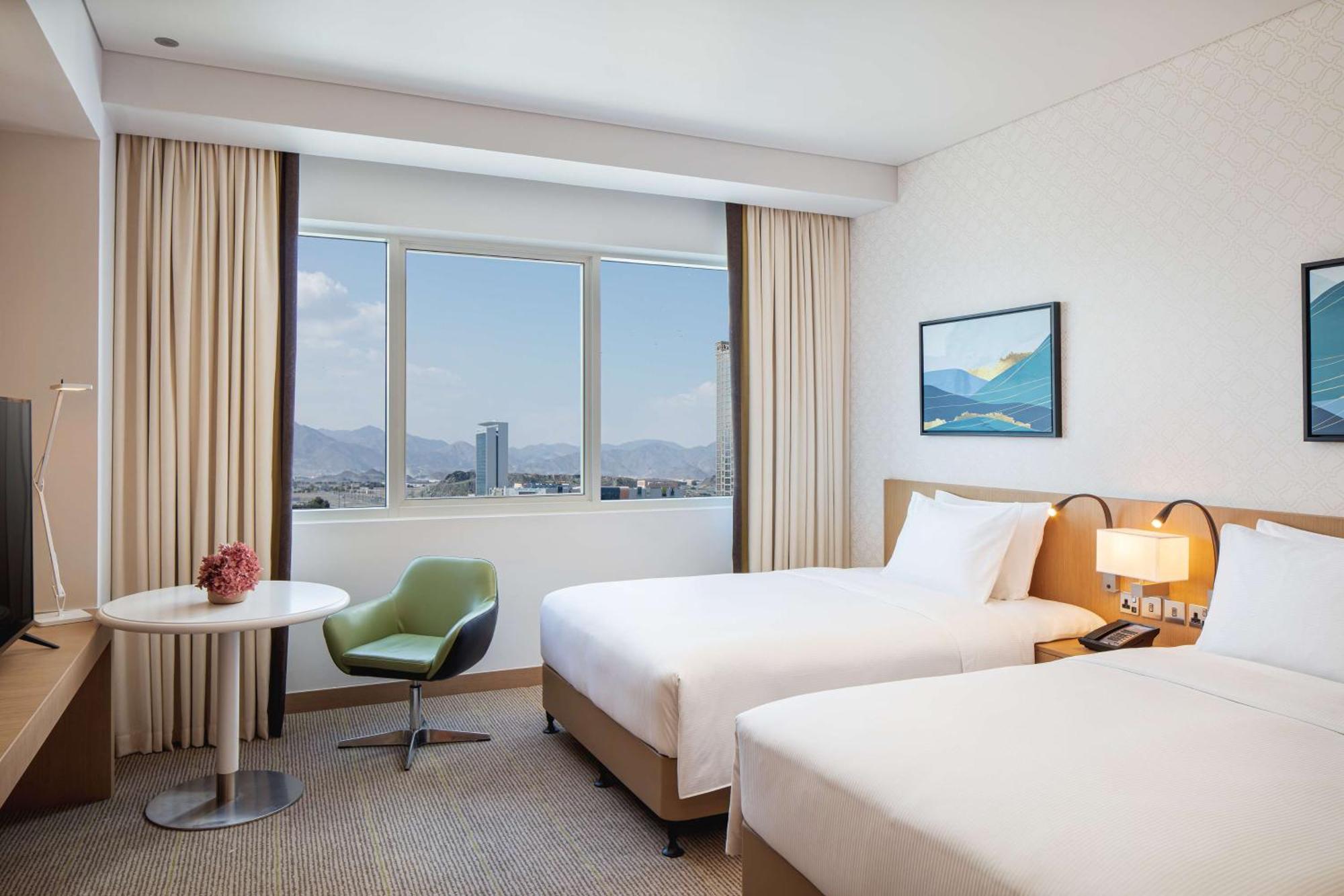 Doubletree By Hilton Fujairah City المظهر الخارجي الصورة Deluxe Room
