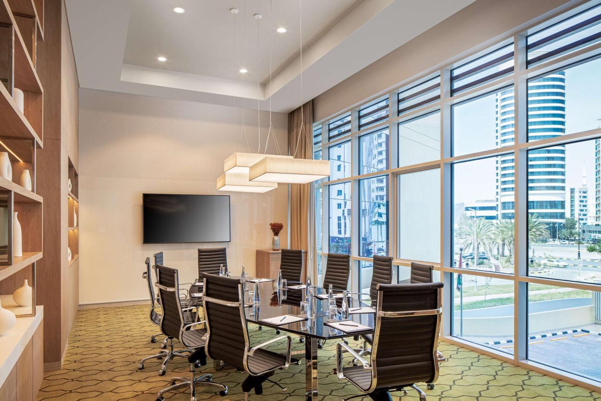 Doubletree By Hilton Fujairah City المظهر الخارجي الصورة Meeting room