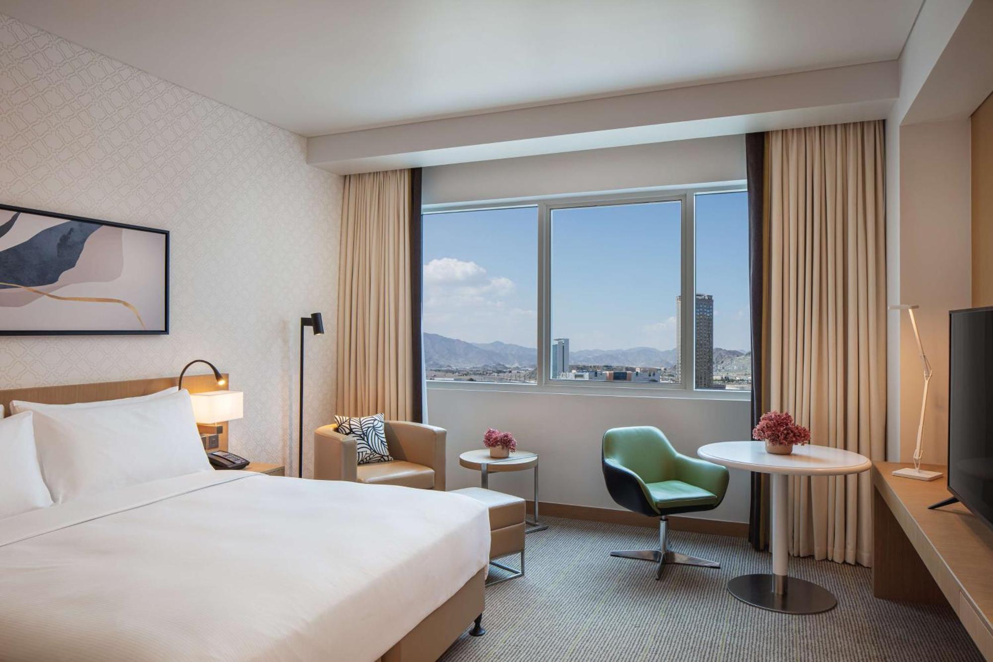 Doubletree By Hilton Fujairah City المظهر الخارجي الصورة Deluxe room