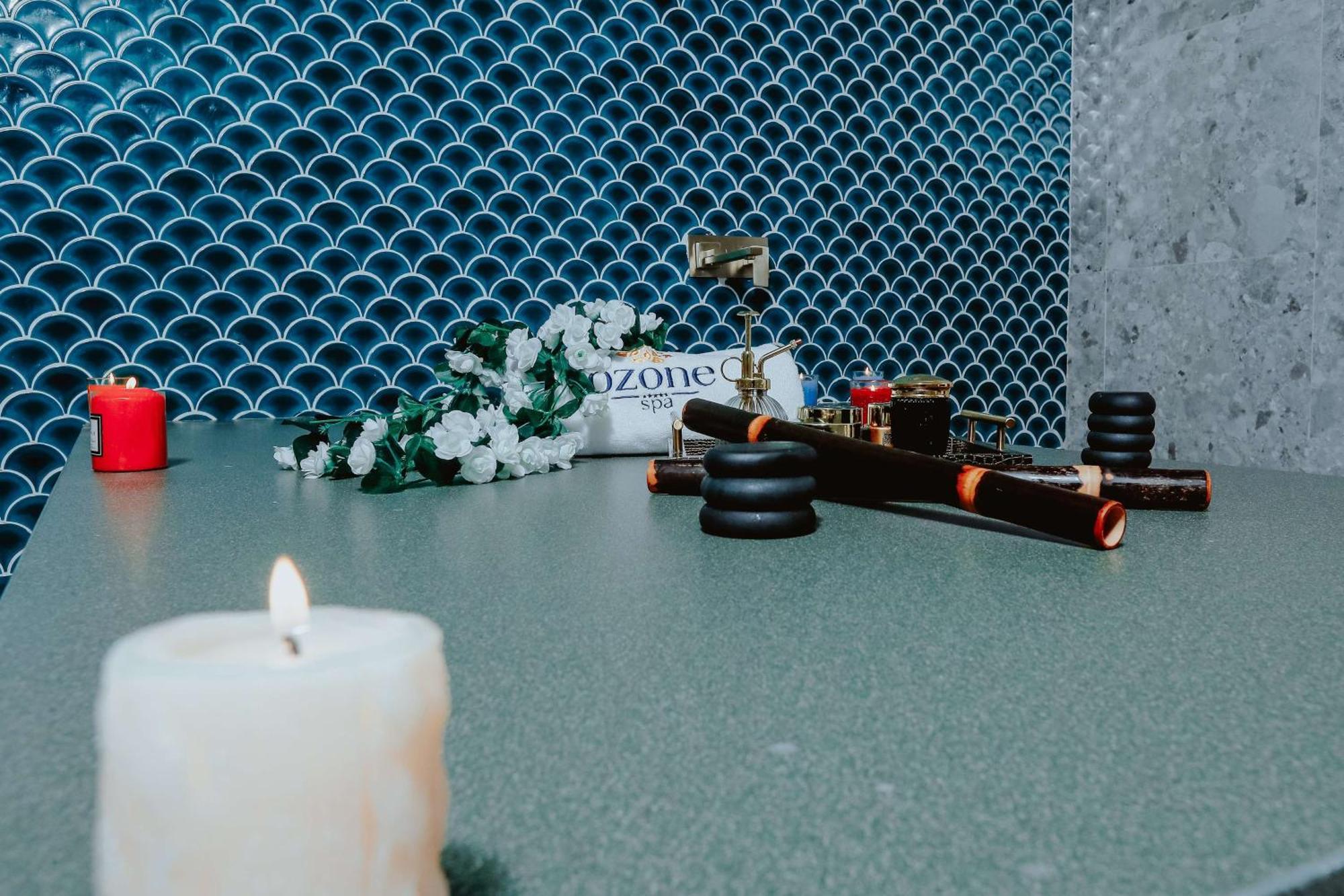 Doubletree By Hilton Fujairah City المظهر الخارجي الصورة A candle and incense